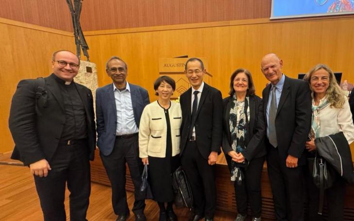 The researchers, together with the presidents of the International Neurobioethics Institute and UCAM, at the event.