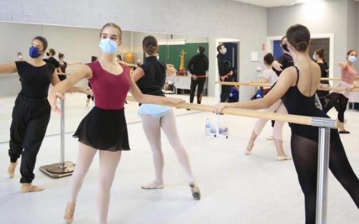 A ballet masterclass has served to premiere the UCAM Dance Classroom