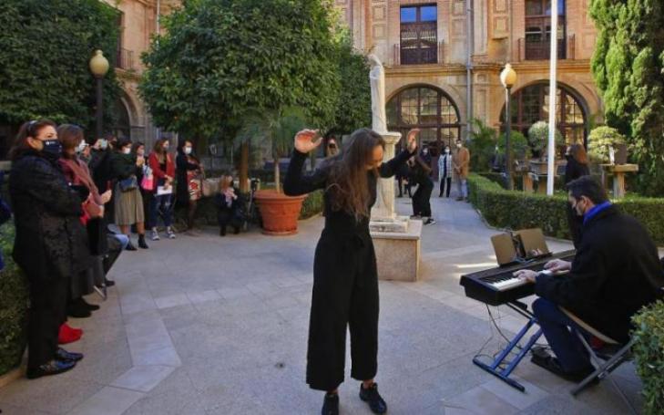 Students of the UCAM Bachelor Degree in Dance, during the commemoration of the act.