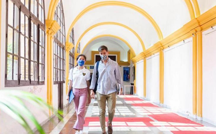 Students walking in the Los Jerónimos Monastery