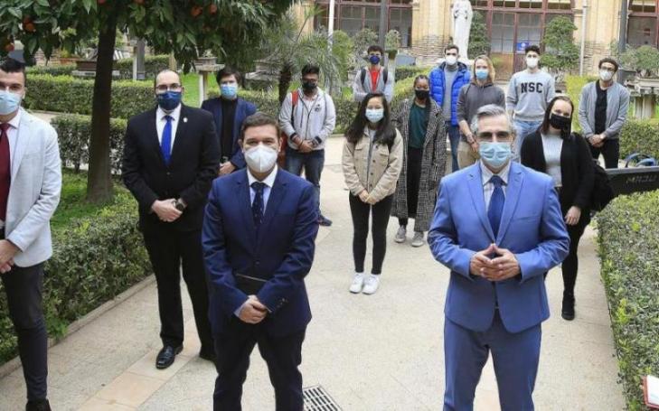Some of the participants in the meeting of the International Academic Committee of UCAM with representatives of students of the degrees in English