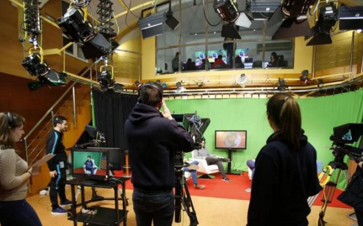 Library picture of students undertaking an internship in the Radio and Television Studio of the Faculty of Social Sciences and Communication