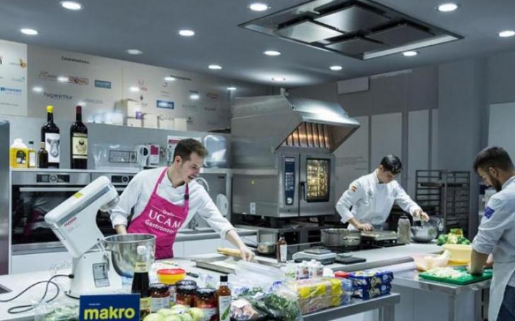 Pablo Gómez San Miguel, teacher of the Bachelor’s Degree in Gastronomy, is one of the active references in this platform