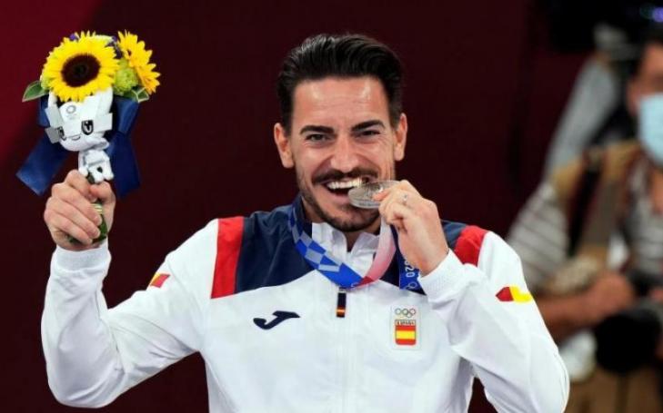 The UCAM karateka won the silver medal after a great competition in which his only loss was to Japan's Ryo Kiyuna