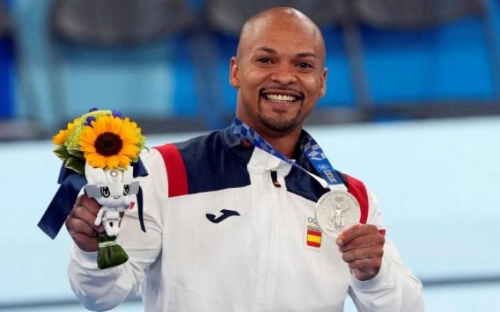 The Spanish gymnast reaches the podium and comes close to gold after completing a magnificent floor exercise