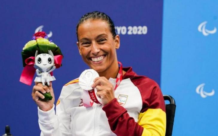 The UCAM swimmer wins the silver medal in 50 back S5