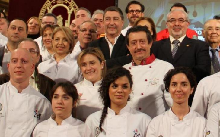 Born in Guadalupe (Murcia), he is the head waiter and sommelier who, together with the chef María José Martínez (Alhama), runs the Lienzo Restaurant in Valencia, which has received this recognition