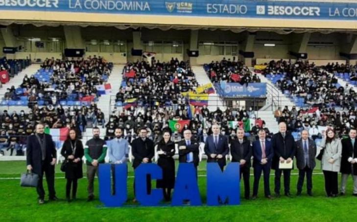 José Luis Mendoza, president of the Universidad Católica, welcomed the international students, which are over 5,000 across its different campuses this academic year, setting a new record for the institution in its twenty-five years of history