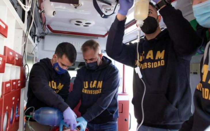 Manuel Pardo (2nd left) and Yasell Parra (3rd left) together with two other UCAM professors preparing the equipment they will use in Uganda.