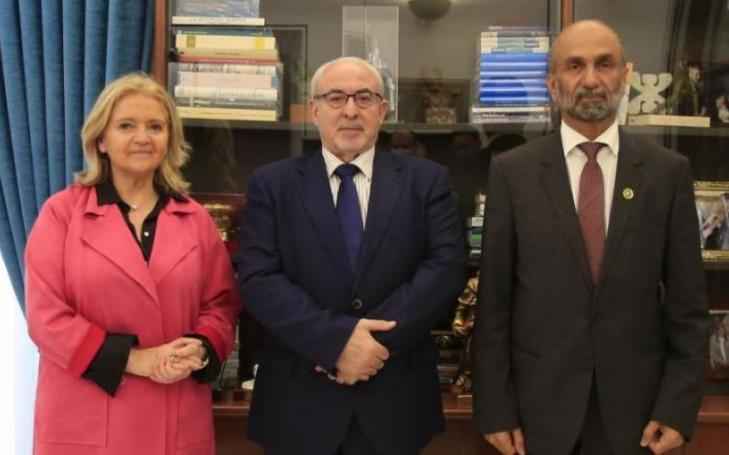 María Jesús Bonilla, José Luis Mendoza and Ahmed Bin Mohamed Al Jarwan at Jeronimus Monastery