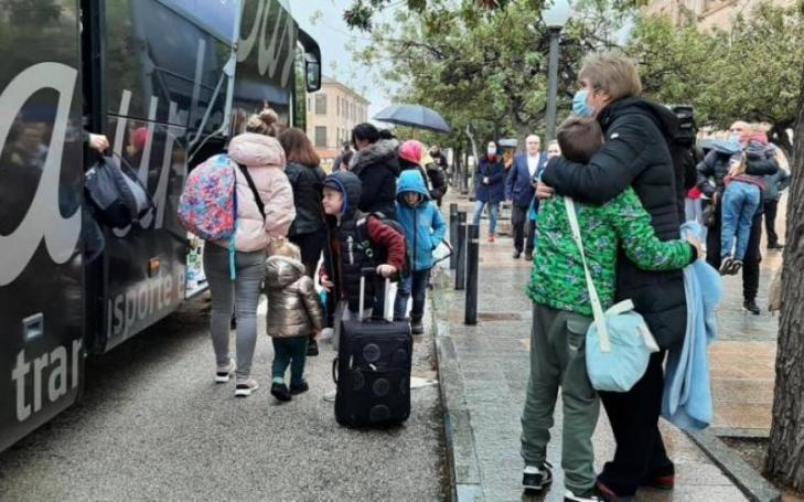 Ukrainian refugees meeting their families