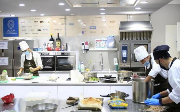 It will be the first university degree in the Region of Murcia in this modality, allowing students to study various subjects in the Odiseo facilities of the Orenes Group