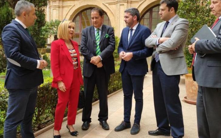 In the centre of the picture, the Rector of UCAM, the Vice-Dean of the UCAM Degree in Civil Engineering, the Regional Councillor of Water, Agriculture, Livestock, Fisheries and Environment, and the General Director of Water for the Region of Murcia.