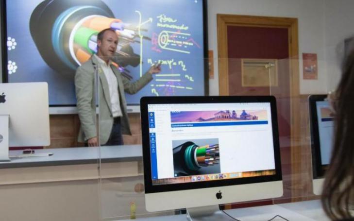 Canvas, used by universities in the United States such as Harvard, Stanford and MIT; or in the United Kingdom such as Oxford, Swansea and Newcastle; encourages teaching innovation and student participation