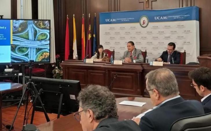 Marina Munuera, Regional General Director of Mobility and Coastal Areas; Pedro de Los Santos Jiménez, Vice-Dean of the UCAM Degree in Civil Engineering, and Alberto Menchón, Deputy Provincial Traffic Chief and Senior Traffic Technician of the DGT.