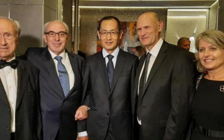 José Luis Mendoza, president of UCAM, with Shinya Yamanaka (centre), Juan Carlos Izpisua, Estrella Núñez and Pedro Guillén (left).