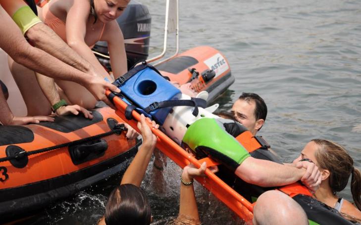 Students of the Master's Degree in Emergency Medicine during a practical session. UCAM