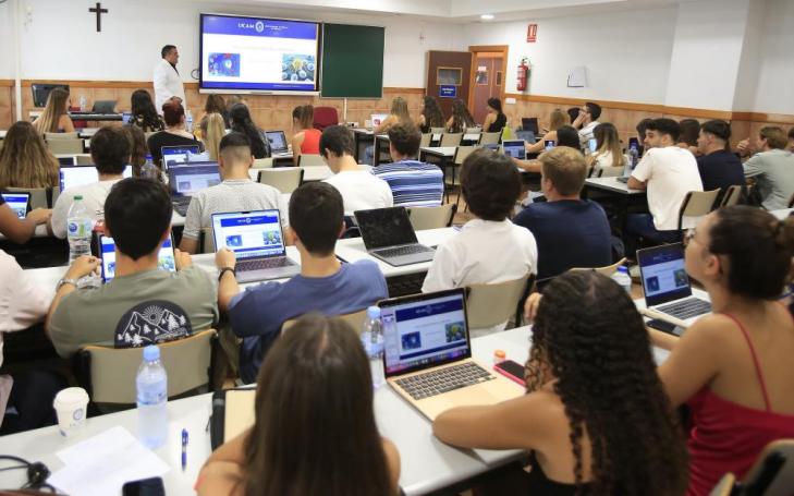 Dentistry students last week, during a class at the Los Jerónimos Campus. UCAM