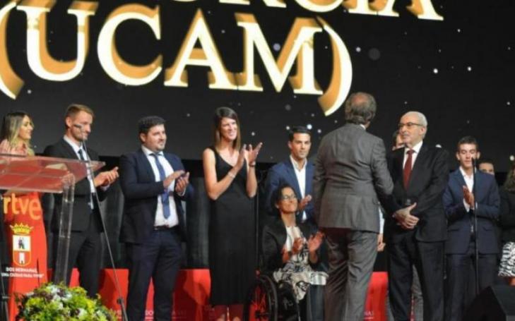 José Luis Mendoza received the UCAM award for its 25 years of support for sport.