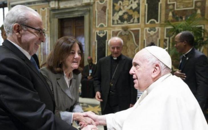 Meeting between Pope Francis and the president of the UCAM, José Luis Mendoza, who was accompanied by his wife, María Dolores García, and his daughter María