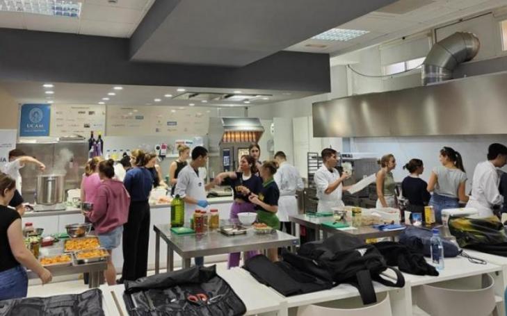 The students were trained in the Gastrolab classroom at UCAM