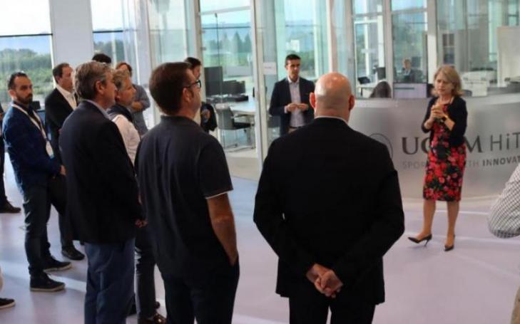 Estrella Núñez, Vice Rector for Research, during a meeting at the UCAM HiTech facilities