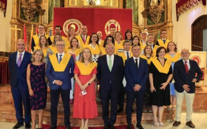 Last graduation of the Master's Degree, which was sponsored by Ana Pastor, doctor, 2nd vice-president of the Congress of Deputies and former Minister of Health, together with Juan José Pedreño, Minister of Health, and Mariano Guerrero, director of the Master's Degree.