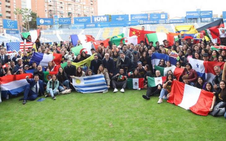 José Luis Mendoza García, director of Institutional Relations at UCAM; Pablo Blesa, vice-rector for International Relations and members of the management team and the Governing Council, together with the international students