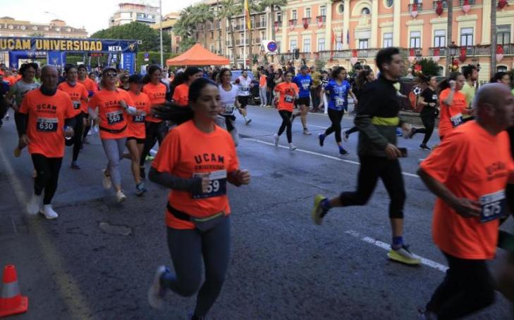 UCAM fills the streets of Murcia with solidarity against multiple sclerosis