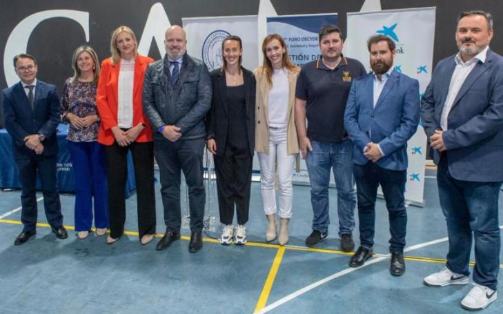 Virginia Torrecilla gives a moving speech at the 'Decyde 7 Forum'