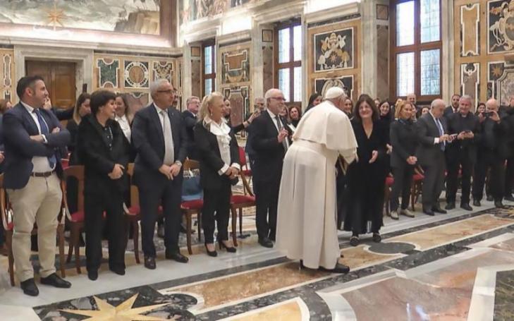Pope Francis greets María Dolores García, UCAM President, before the private audience with the University delegation.
