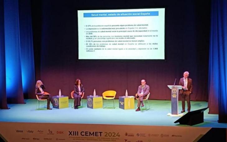 Dr. José Manuel Vicente Pardo in one of the moments of his presentation.