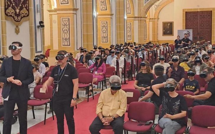 105 people, all wearing virtual reality goggles, participated in an immersive CPR class.