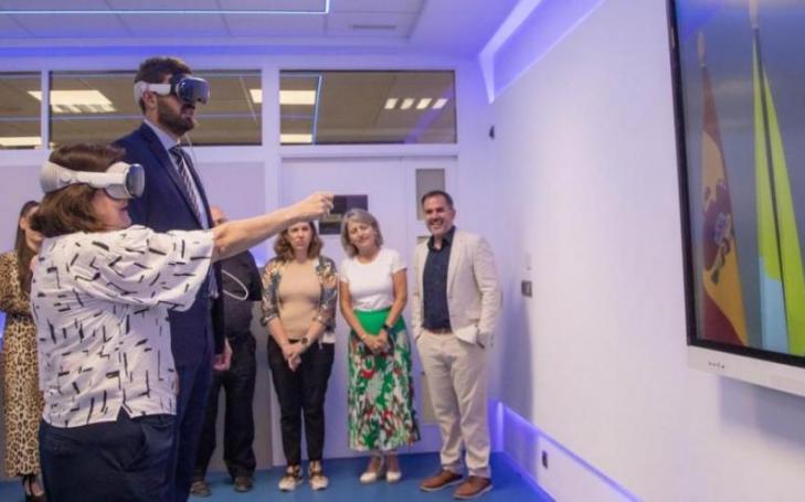 The UCAM president unveiled the virtual plaque that inaugurated the VR and Space Computing Classroom