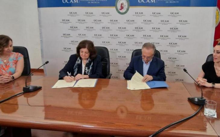 The agreement was signed by the presidents of both entities, María Dolores García and Tomás Fuertes.