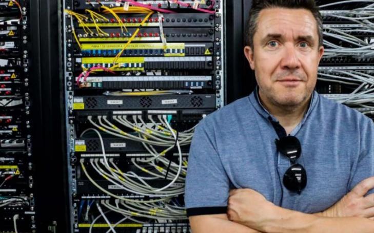 Horacio Pérez at the servers of UCAM's BIO-HPC Research Group