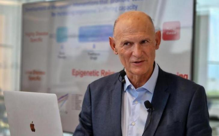 Juan Carlos Izpisua during a conference at UCAM HiTech