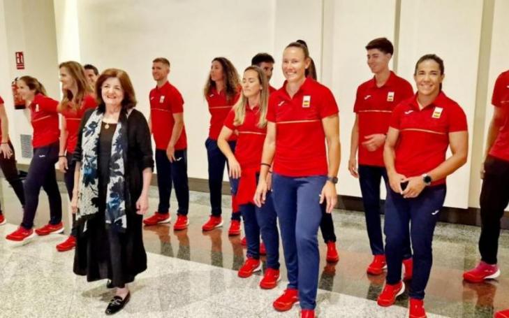The UCAM president, María Dolores García, during the farewell to a group of UCAM athletes before leaving for Paris