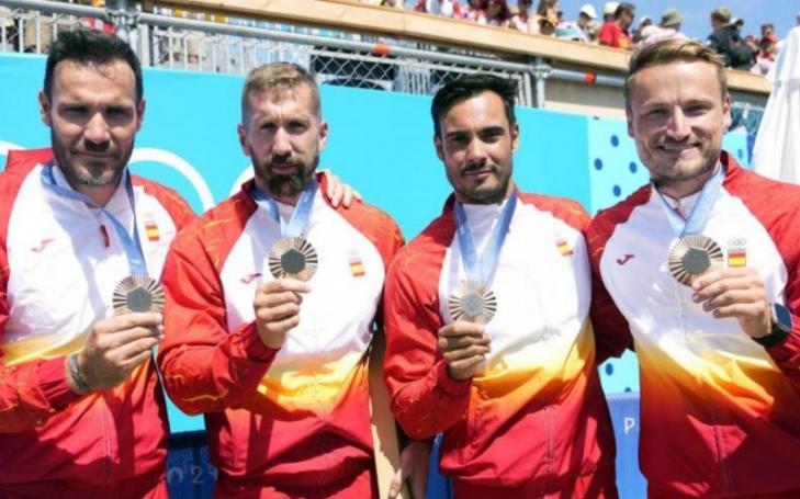Craviotto, Arévalo, Germade and Cooper with the bronze medal at Paris 2024 (Photo: COE - Spanish Olympic Committee)