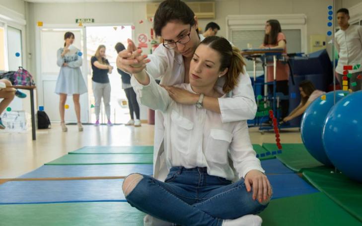 Archive photo. Students during a practical session at the UCAM Campus in Murcia.