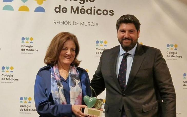 The UCAM president received the award from the president of the Autonomous Community of the Region of Murcia