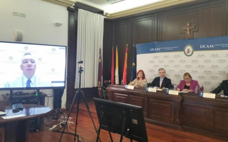 Photo of the inauguration ceremony in the Chapter House of the Murcia Campus.