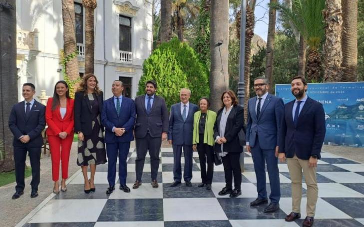 Family photo before the opening ceremony of the International Conference on Thermalism