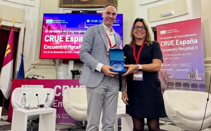 Carlos Caballero, UCAM HiTech Director, receiving the award.