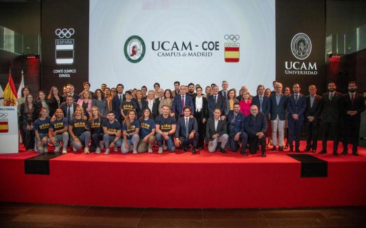 Group photo following the presentation of the new Alma Mater Higher Education Centre.