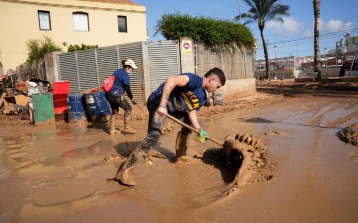 UCAM volunteers during the clean-up work in the affected areas