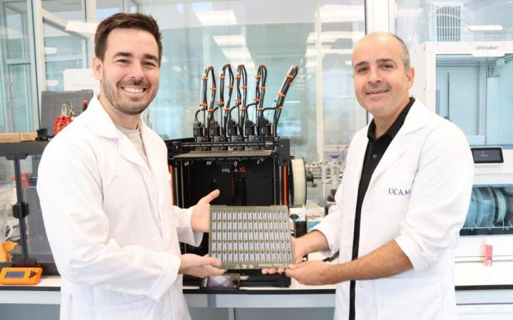 Researchers Daniel Rojas and Gastón Crespo in UCAM HiTech