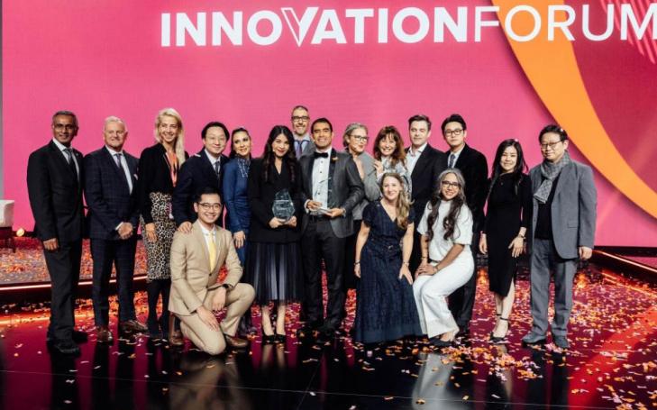 Group photo of the award winners with UCAM PhD Alina Kilasoniya (3rd left).
