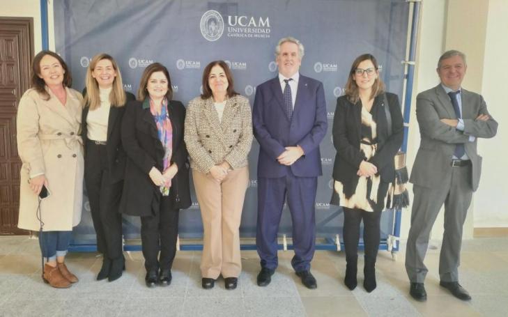 The UCAM President, María Dolores García, (c.) together with the ONCE Regional Delegate in Murcia, Juan Carlos Morejón de Girón.