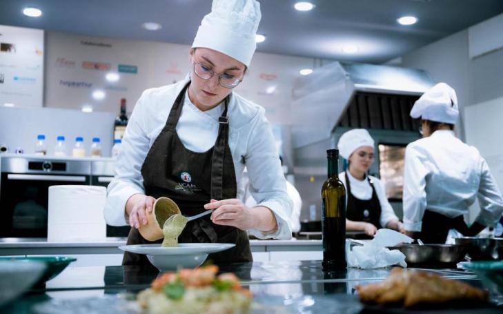 Gastronomy students at the GastroLab on the Murcia Campus.